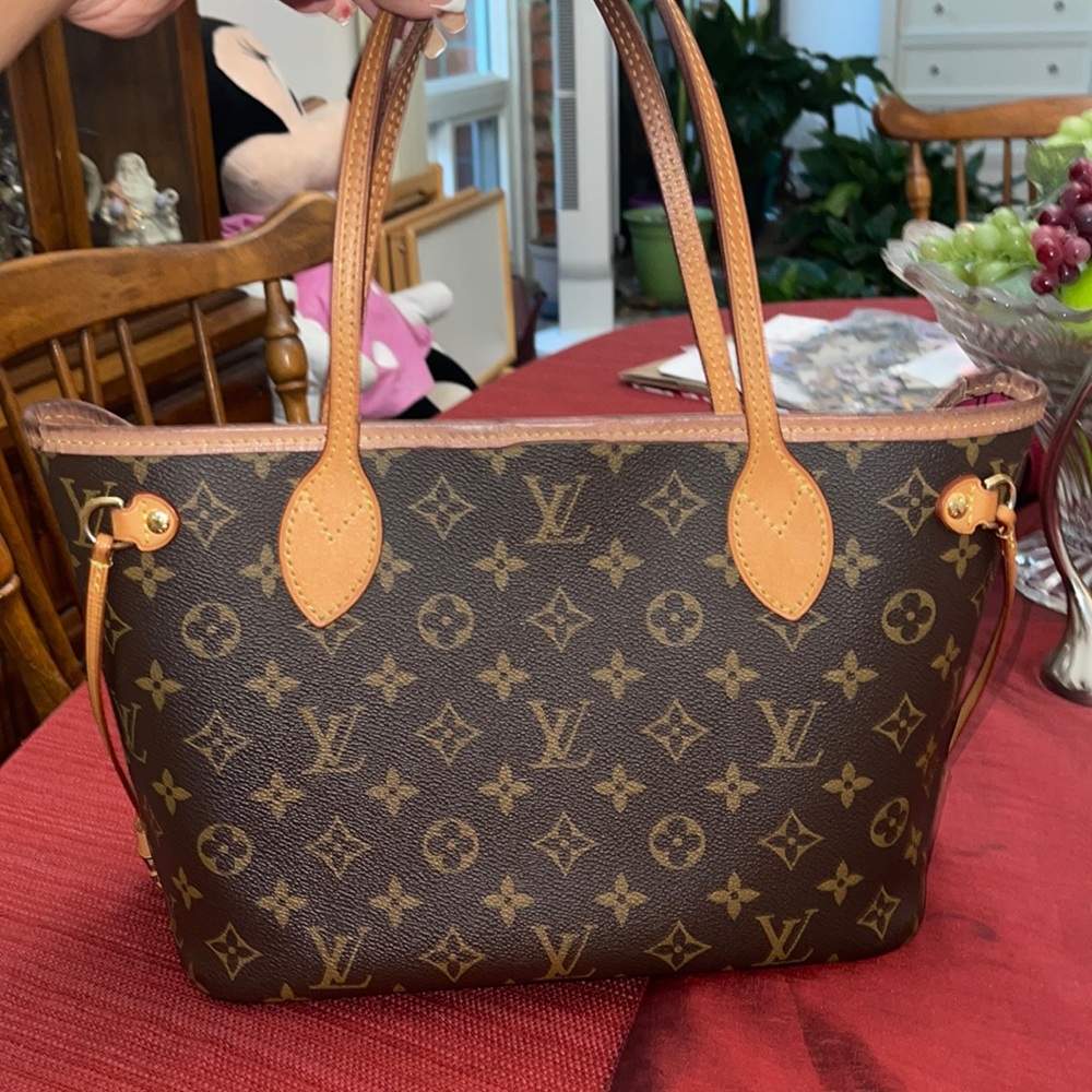 Beautiful Pre-Loved Louis Vuitton Neverfull PM